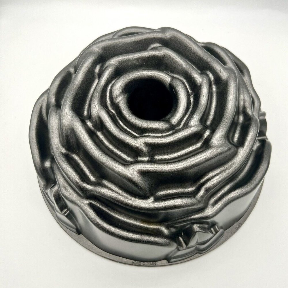 Nordic Ware Rose Flower Bundt Cake Pan Cast Aluminum Non Stick USA 10 Cup Mold